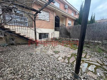 Vista exterior de Casa adosada en venda en Seseña amb Aire condicionat, Calefacció i Jardí privat