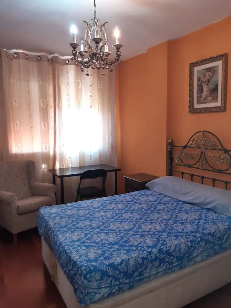 Habitación de Piso de alquiler en Sevilla con Aire acondicionado, Amueblado y Horno