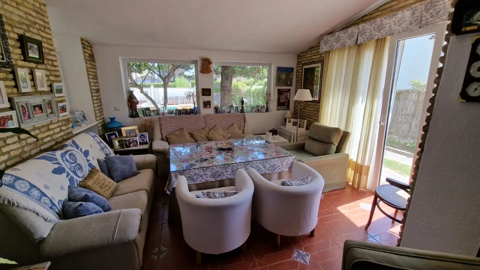 Living room of Detached homes for sale in El Puerto de Santa María  with Air Conditioner, Private garden and Storage room