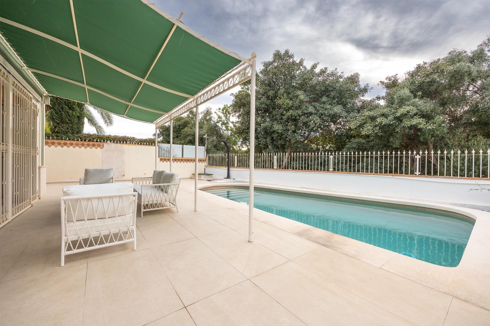 Piscina de Casa o xalet en venda en Alicante / Alacant amb Aire condicionat, Jardí privat i Terrassa