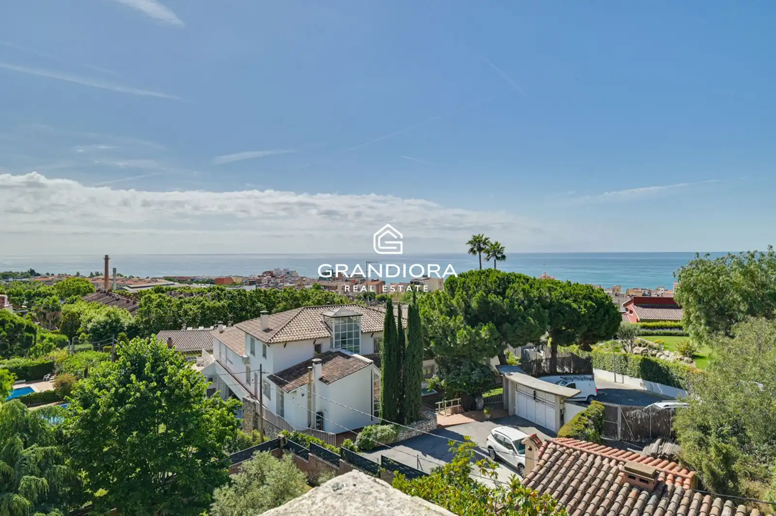 Exterior view of Houses for sale in El Masnou  with Air Conditioner, Terrace and Swimming Pool
