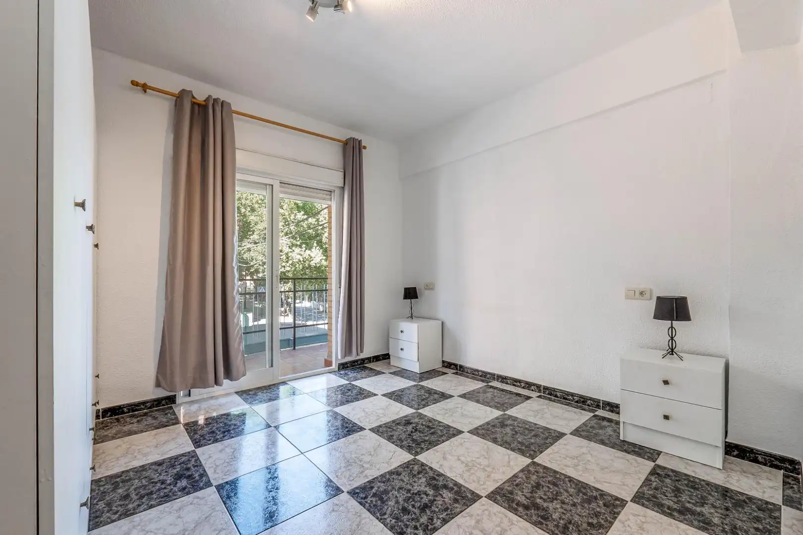 Bedroom of Flat for sale in Granada  with Balcony