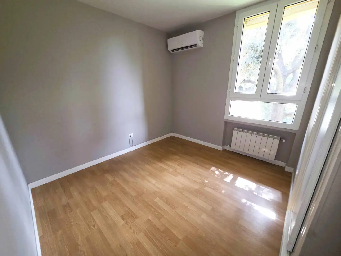 Habitación de Casa adosada de alquiler en La Moraleja con Calefacción, Jardín privado y Terraza