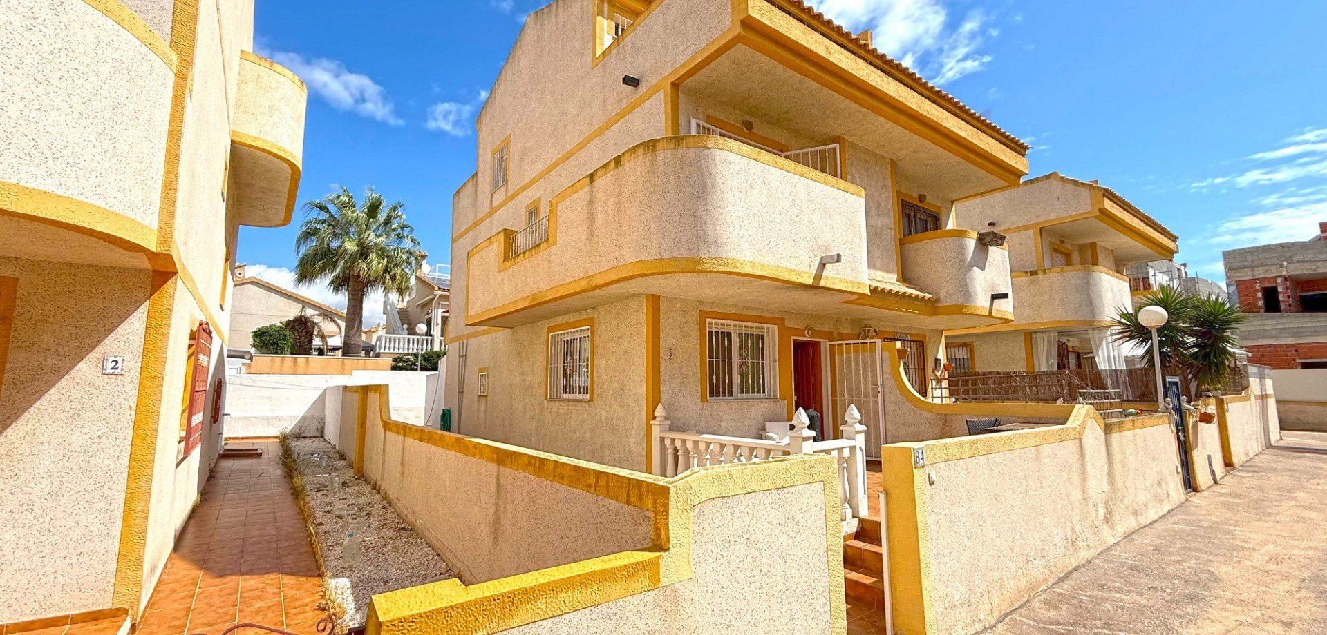 Vista exterior de Finca rústica en venda en Orihuela amb Aire condicionat, Jardí privat i Terrassa