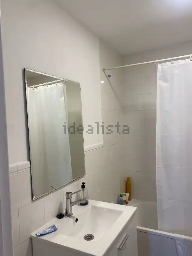 Badezimmer von Wohnung zur Miete in Sevilla mit Klimaanlage, Terrasse und Balkon