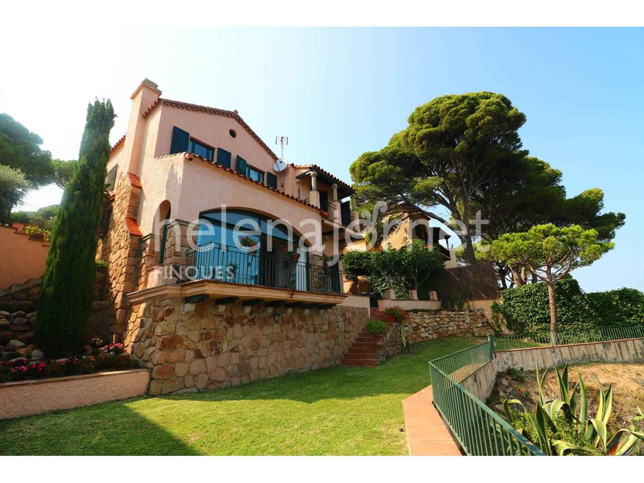Vista exterior de Casa o xalet de lloguer en Sant Feliu de Guíxols amb Aire condicionat, Calefacció i Jardí privat
