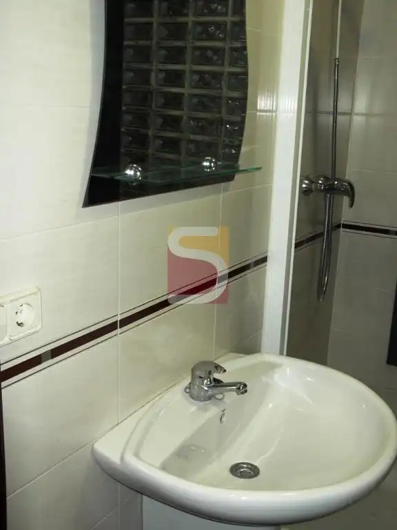 Bany de Apartament en venda en Vigo  amb Calefacció i Parquet