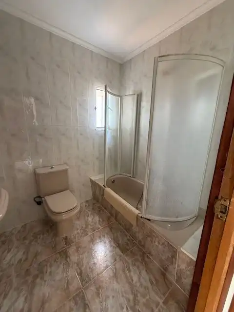 Baño de Piso en venta en Peñaranda de Bracamonte con Calefacción y Amueblado