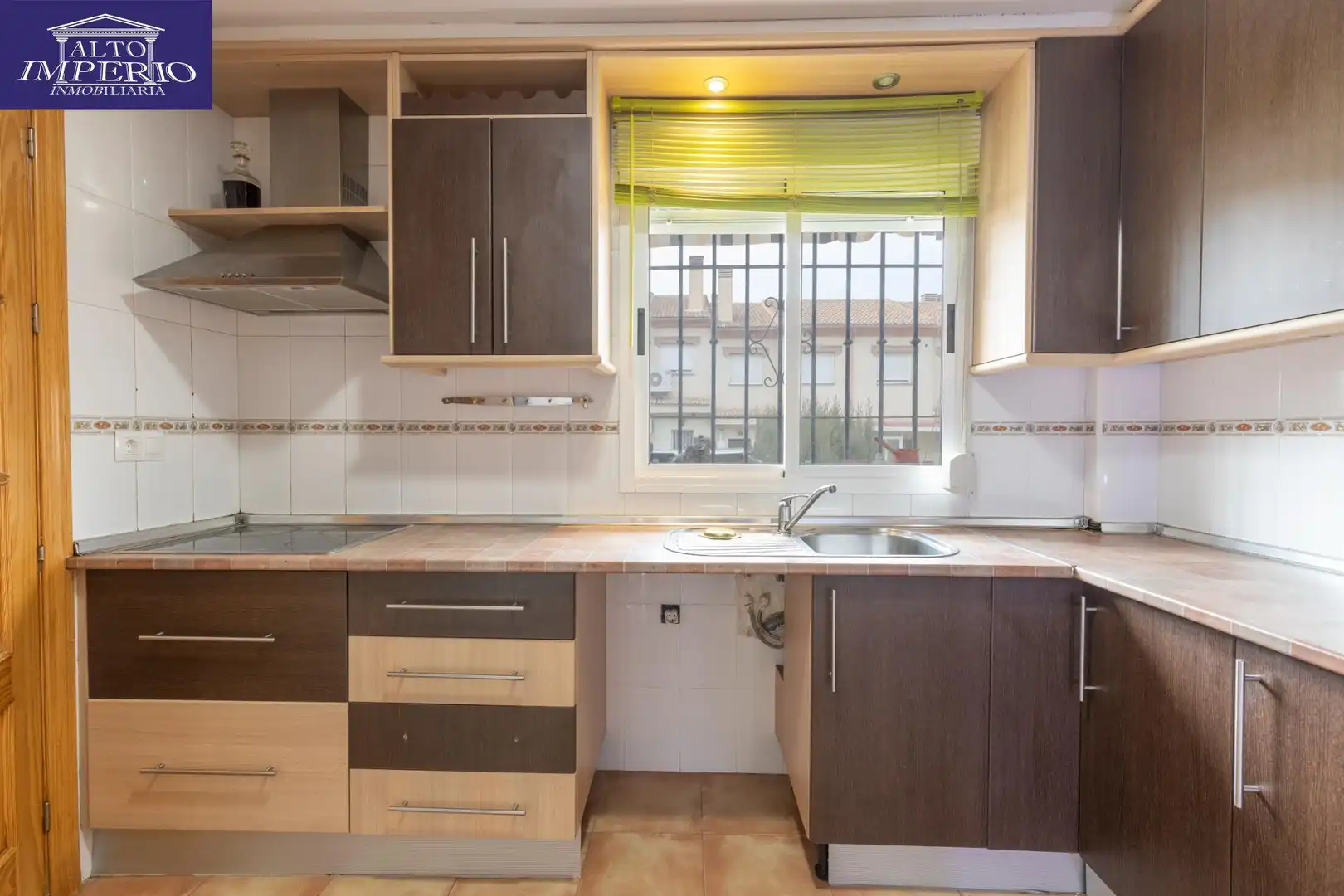 Casa adosada en venta en MARTE, 21, Ogíjares