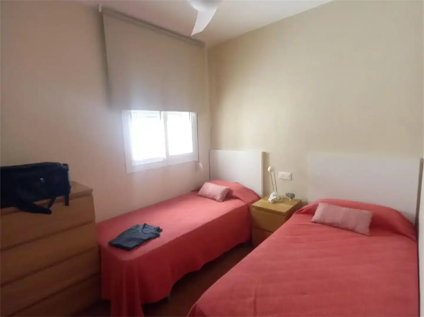Dormitori de Apartament de lloguer en Islantilla amb Jardí privat, Piscina i Moblat