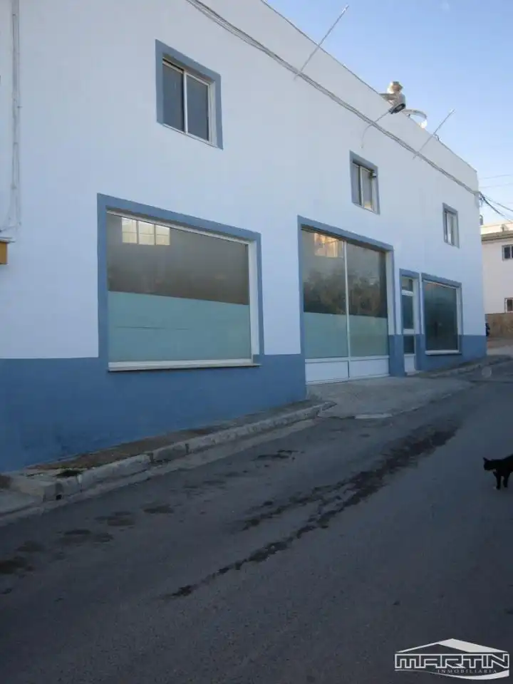 Vista exterior de Edifici en venda en Lucena