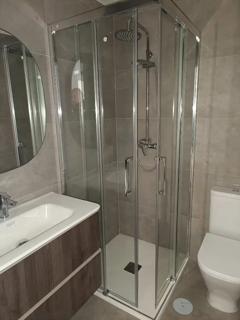 Badezimmer von Dachboden zum Verkauf in Oviedo  mit Heizung und Terrasse