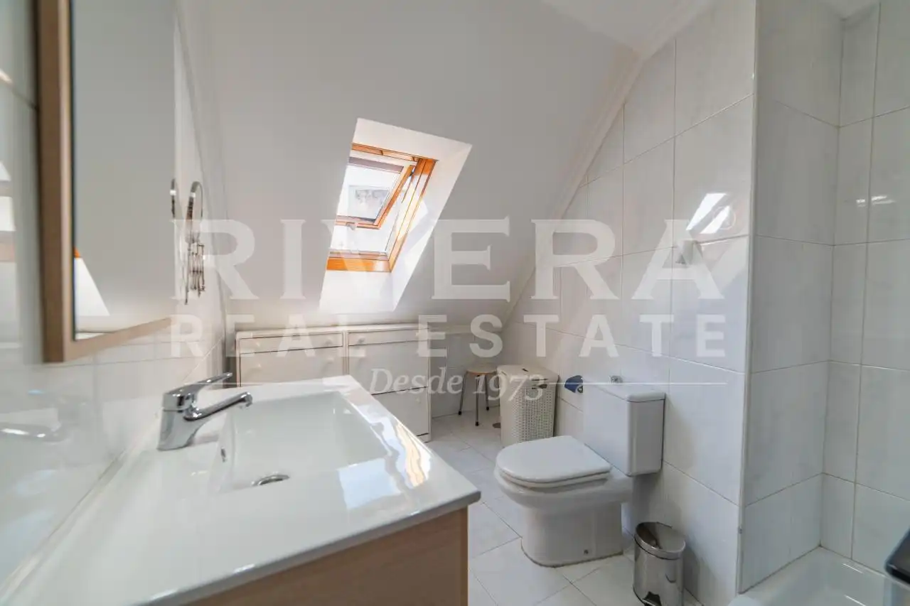 Bathroom of Attic for sale in Vigo   with Heating, Terrace and Storage room