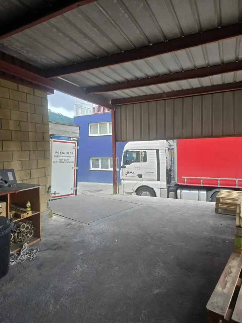 Parking de Nave industrial de alquiler en Abanto y Ciérvana-Abanto Zierbena con Calefacción y Alarma