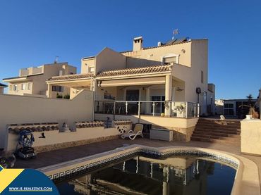 Xalet amb piscina en venda a Nueva Torrevieja - Aguas Nuevas