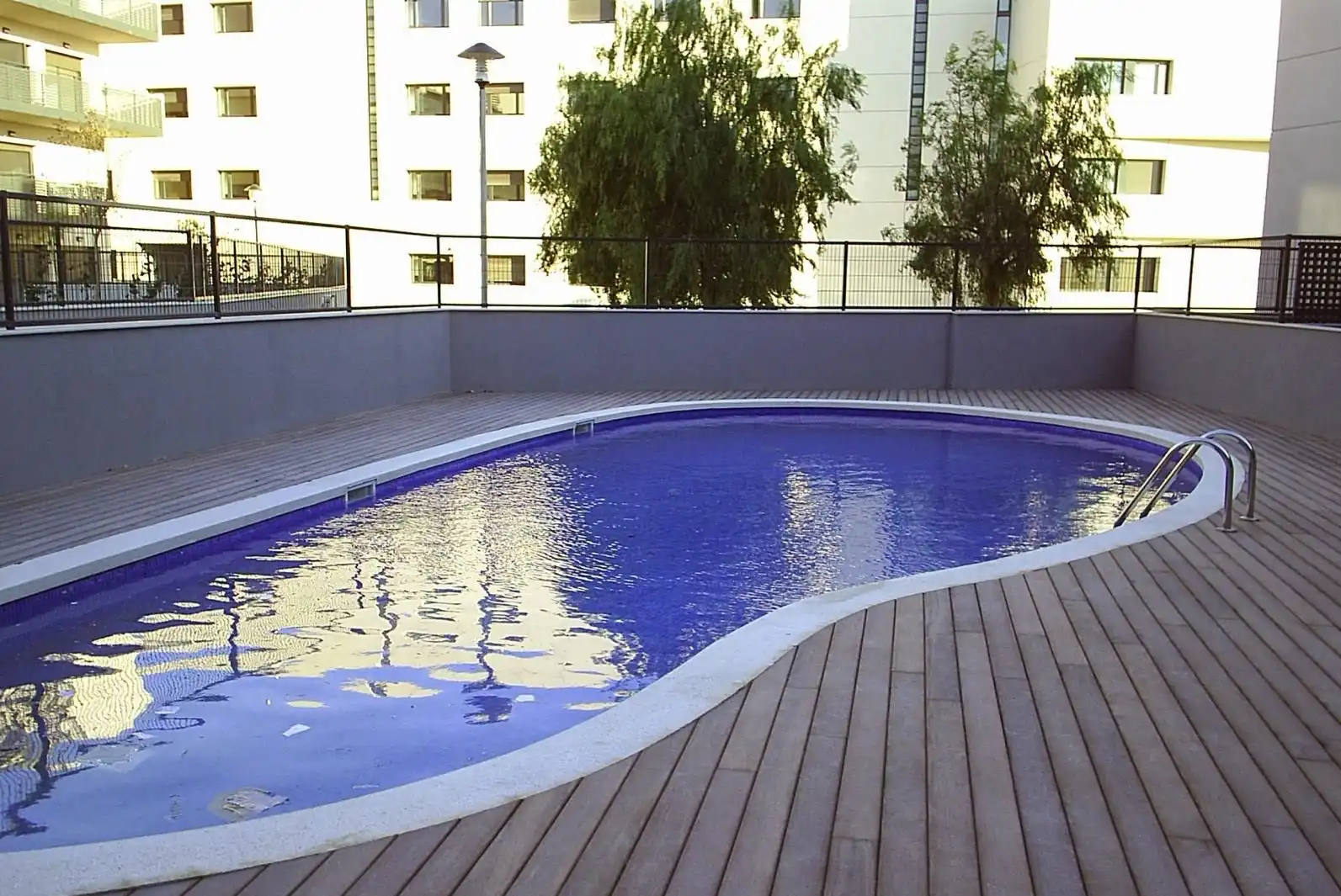Piscina de Piso en venta en El Vendrell con Calefacción, Terraza y Piscina comunitaria