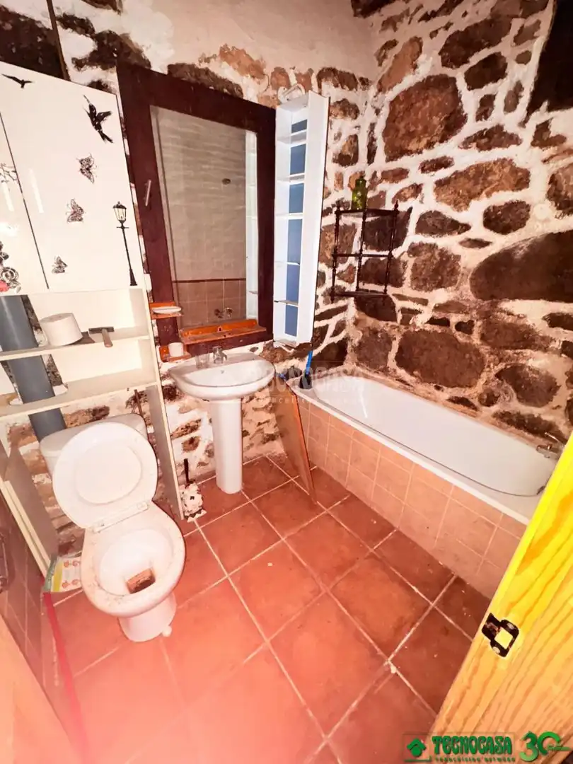Bany de Casa adosada en venda en Guisando amb Calefacció