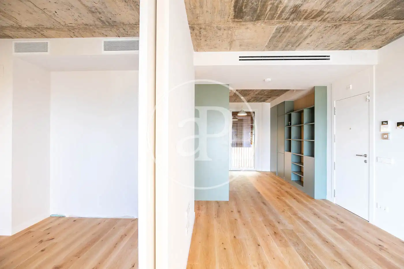 Wohnung zum Verkauf in Barcelona mit Klimaanlage, Heizung und Balkon