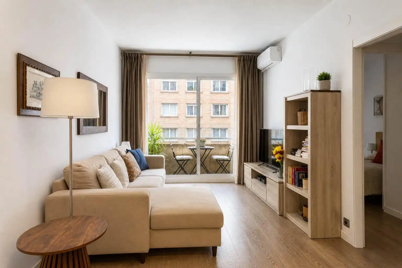 Wohnzimmer von Wohnung zum Verkauf in Barcelona mit Klimaanlage, Heizung und Privatgarten