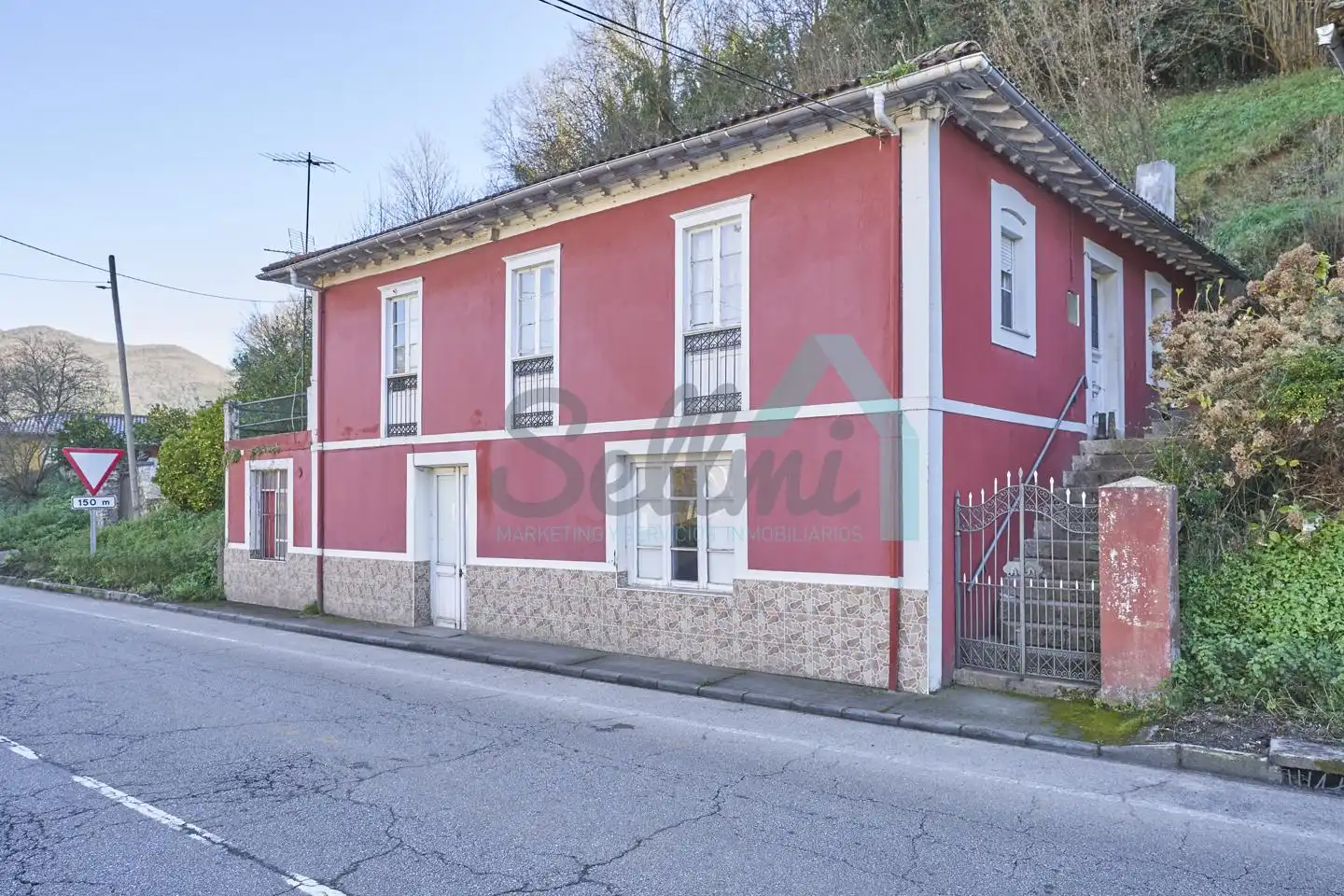 Vista exterior de Casa o chalet en venta en Belmonte de Miranda con Jardín privado, Parquet y Terraza