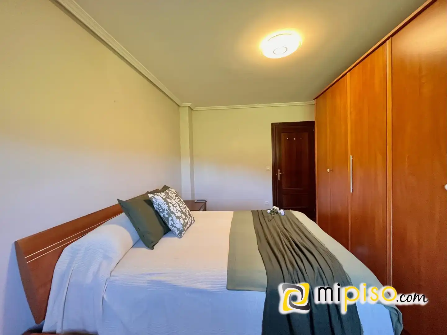 Habitación de Casa adosada en venta en Ruesga con Calefacción, Terraza y Amueblado
