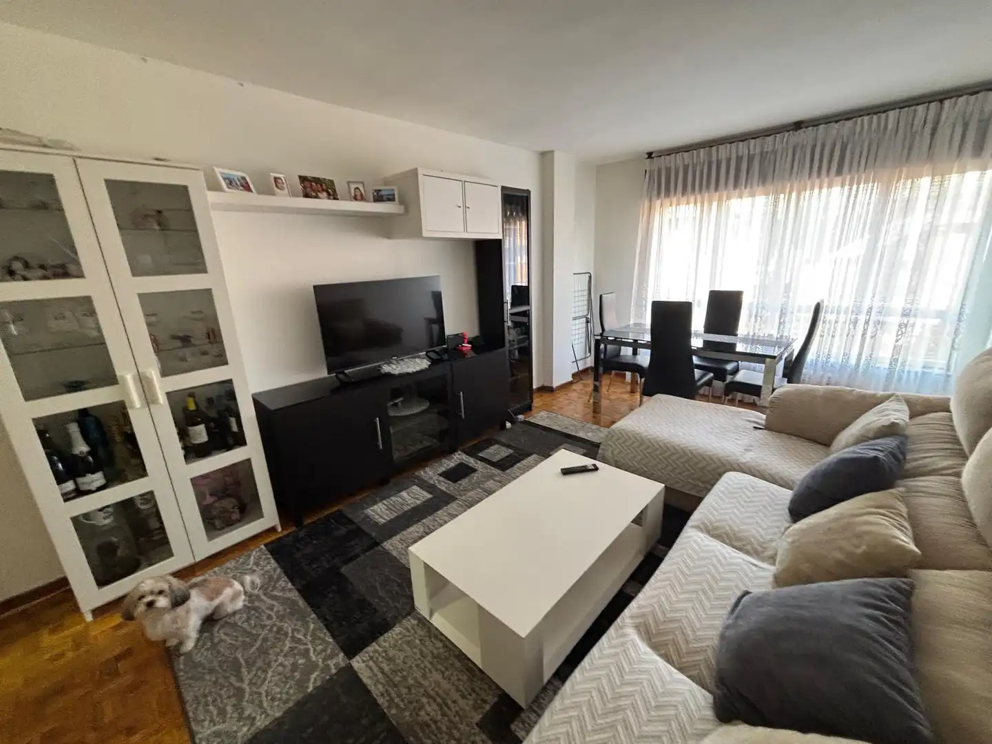 Sala d'estar de Pis en venda en Oviedo  amb Calefacció, Parquet i Forn