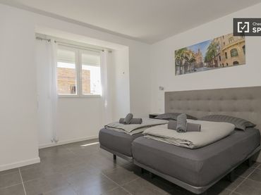 Appartamento con balcone in affitto a Benicalap