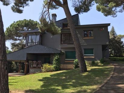 Exterior view of House or chalet for sale in Sant Cugat del Vallès  with Air Conditioner, Storage room and Swimming Pool