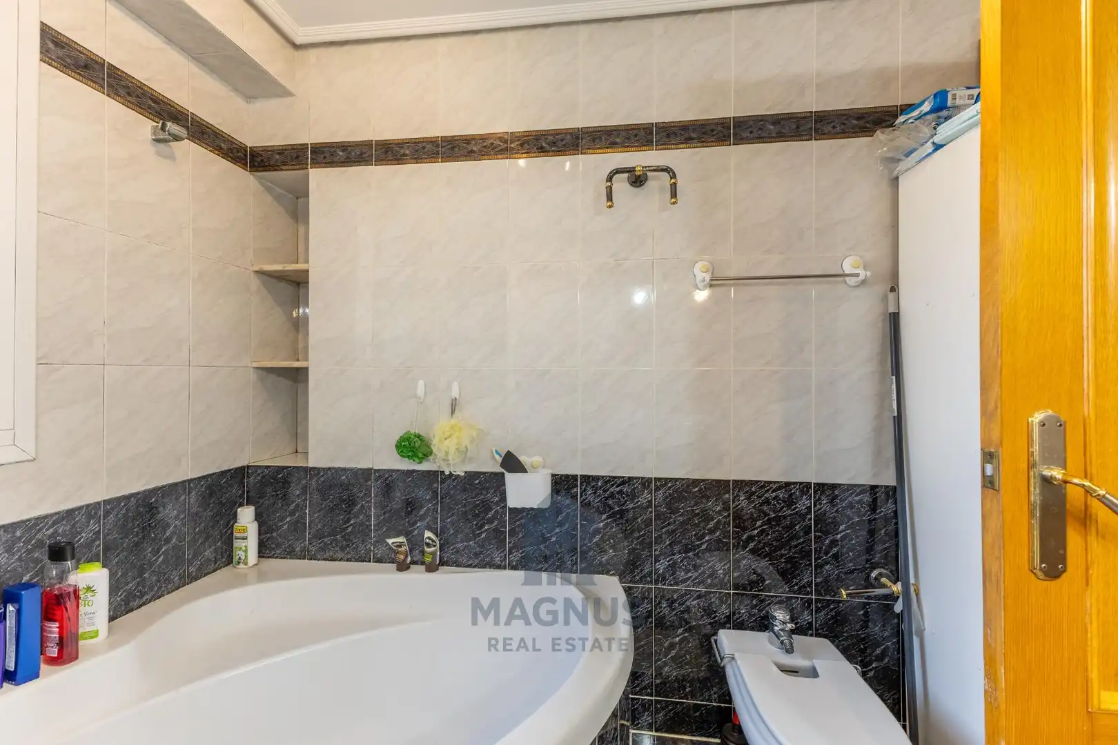Badezimmer von Wohnung zum Verkauf in Valencia mit Klimaanlage und Balkon