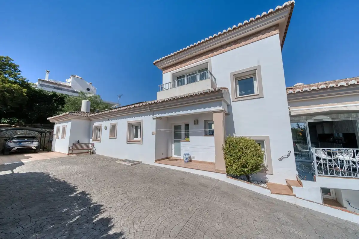 Vista exterior de Casa o chalet en venta en Mijas con Aire acondicionado, Jardín privado y Terraza
