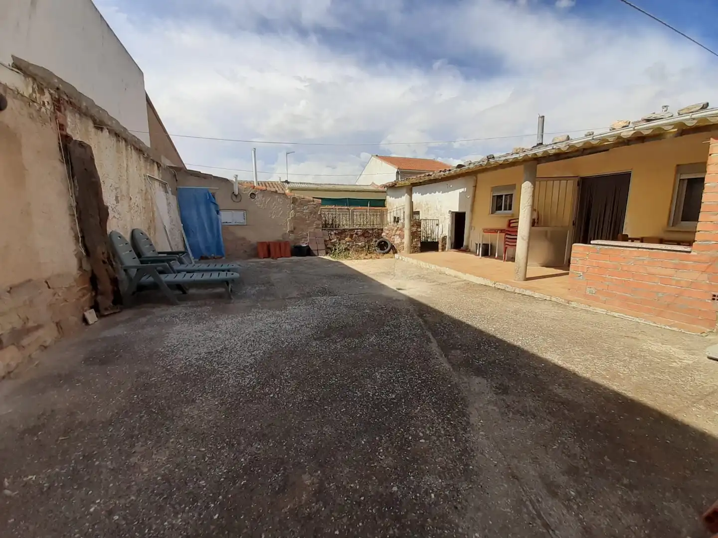 Exterior view of Houses for sale in Montamarta  with Heating, Parquet flooring and Storage room