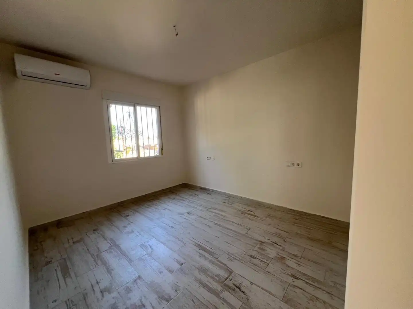 Dormitori de Casa o xalet de lloguer en L'Alfàs del Pi amb Aire condicionat, Jardí privat i Terrassa