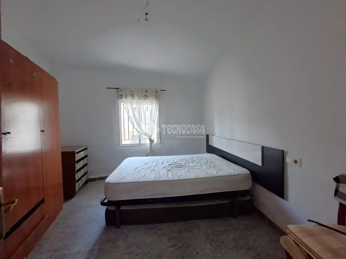 Schlafzimmer von Einfamilien-Reihenhaus zum Verkauf in Guadix