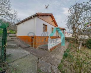 Vista exterior de Casa o xalet en venda en Langreo amb Calefacció i Jardí privat