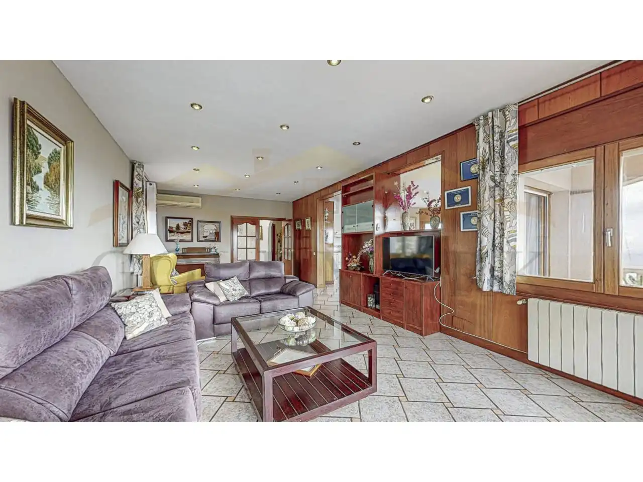 Sala d'estar de Casa o xalet en venda en Corbera de Llobregat amb Aire condicionat, Calefacció i Jardí privat