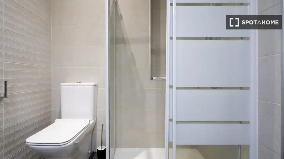 Baño de Piso de alquiler en Madrid con Aire acondicionado, Calefacción y Amueblado