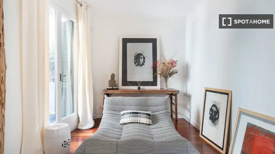Habitació a Sant Pere, Sta. Caterina i la Ribera