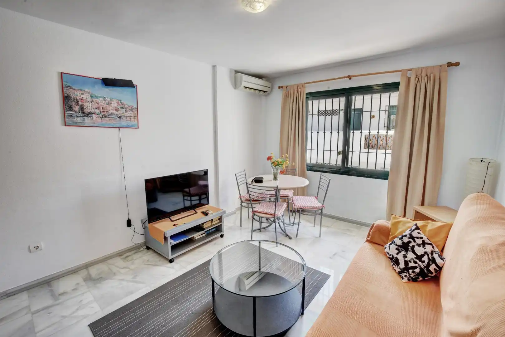 Sala de estar de Apartamento en venta en Benalmádena con Aire acondicionado, Calefacción y Jardín privado