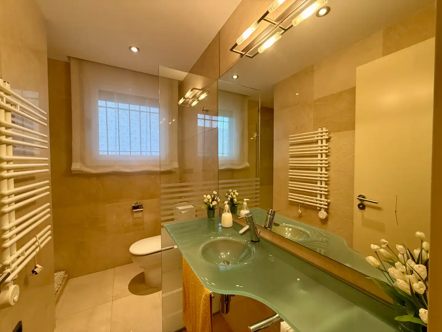 Baño de Casa o chalet en venta en Castellar del Vallès con Calefacción, Jardín privado y Terraza