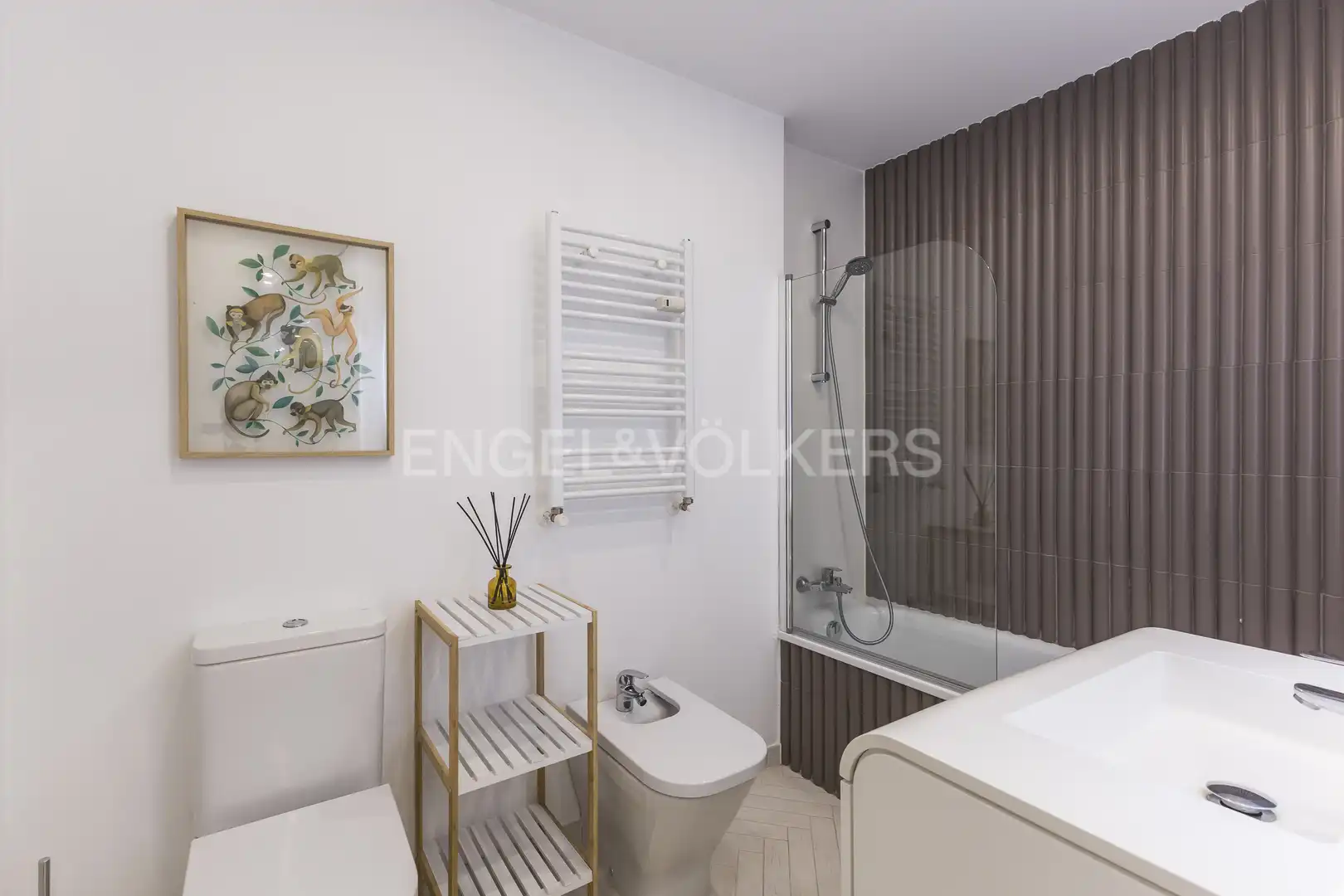 Bathroom of Flat for rent in Madrid  with Air Conditioner, Heating and Furnished