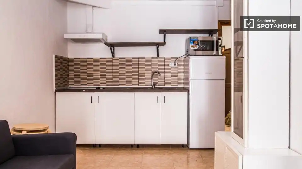 Cocina de Piso para compartir en Barcelona con Aire acondicionado, Calefacción y Amueblado