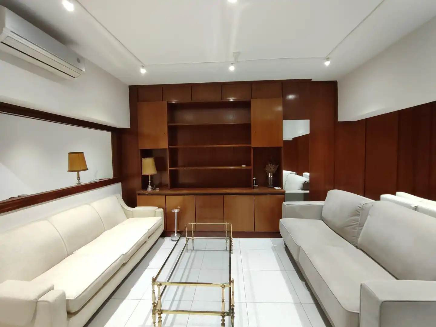 Sala de estar de Oficina en venta en Bilbao  con Aire acondicionado y Amueblado