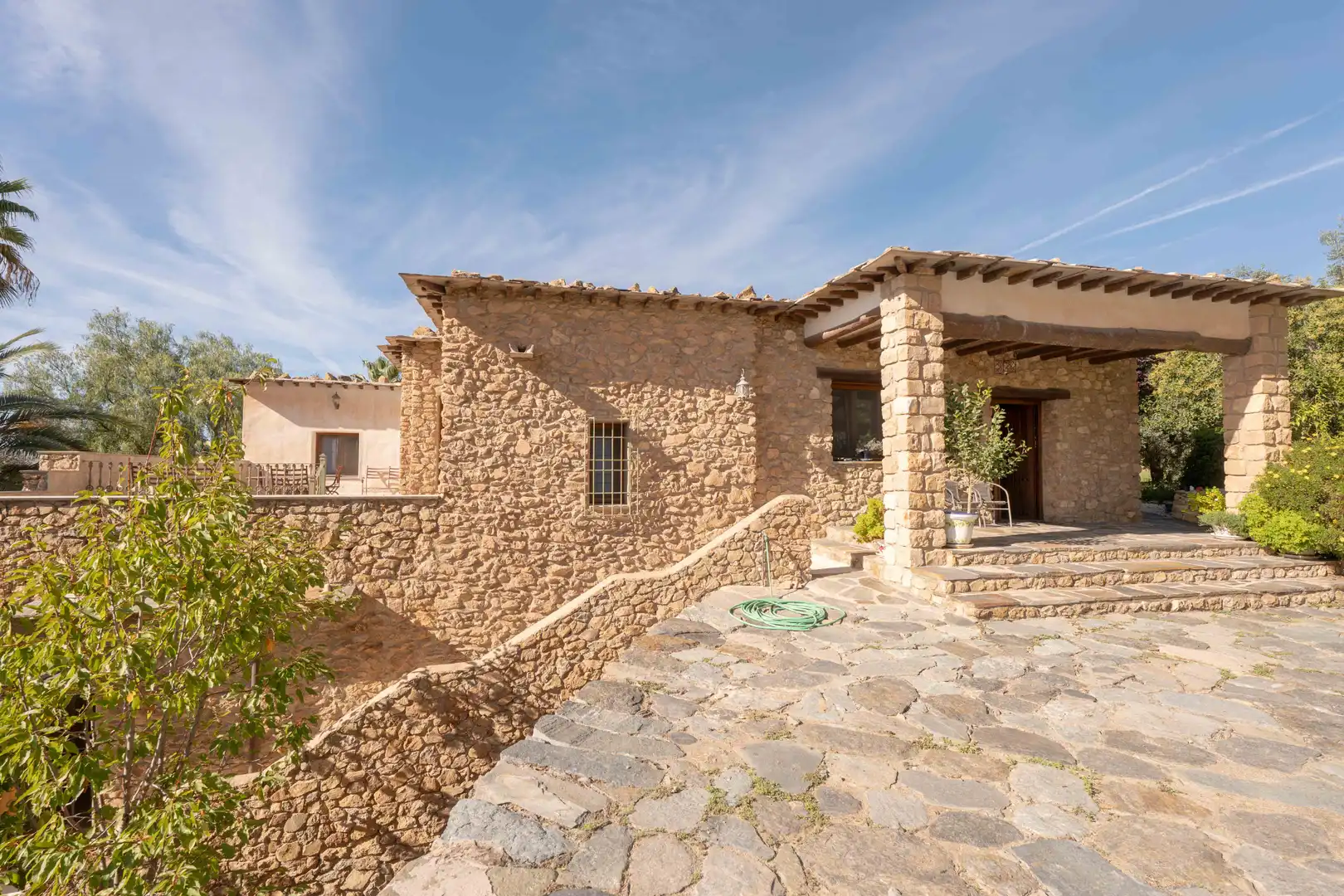 Außenansicht von Country house zum Verkauf in Válor mit Privatgarten, Terrasse und Abstellraum