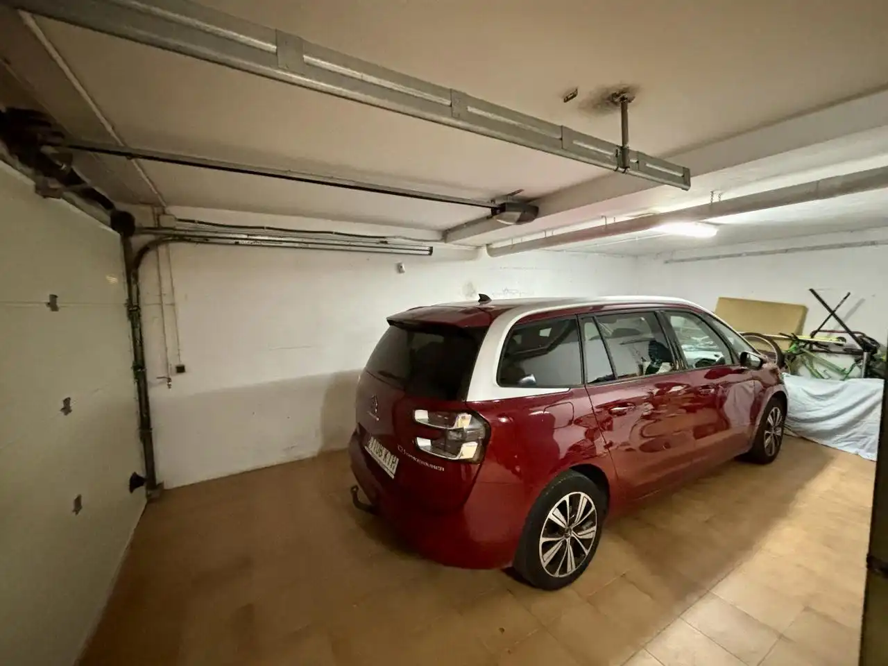 Parking de Casa adosada en venta en Valls con Aire acondicionado, Calefacción y Jardín privado