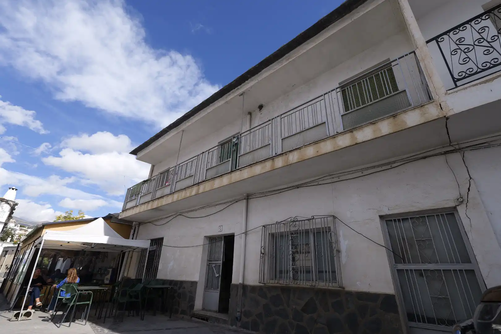 Vista exterior de Casa adosada en venda en Bérchules amb Terrassa i Balcó