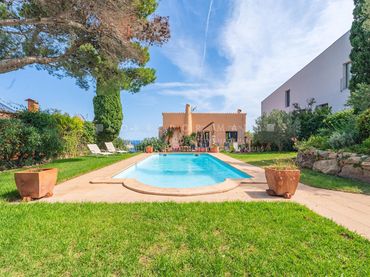 Xalet amb piscina en venda a cova del bisbe