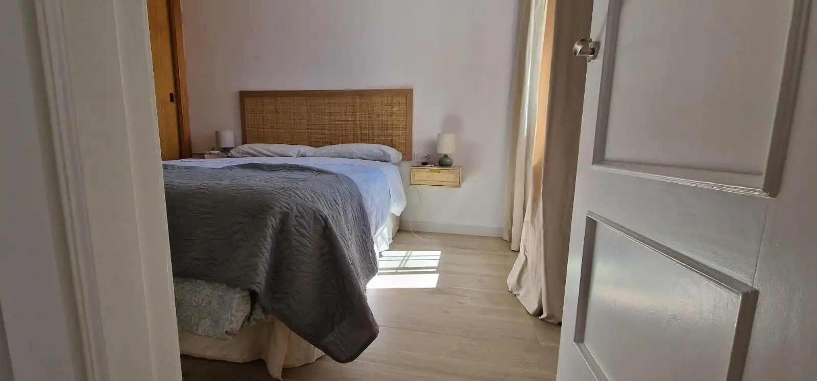 Schlafzimmer von Wohnungen zur Miete in Islantilla mit Klimaanlage, Heizung und Terrasse