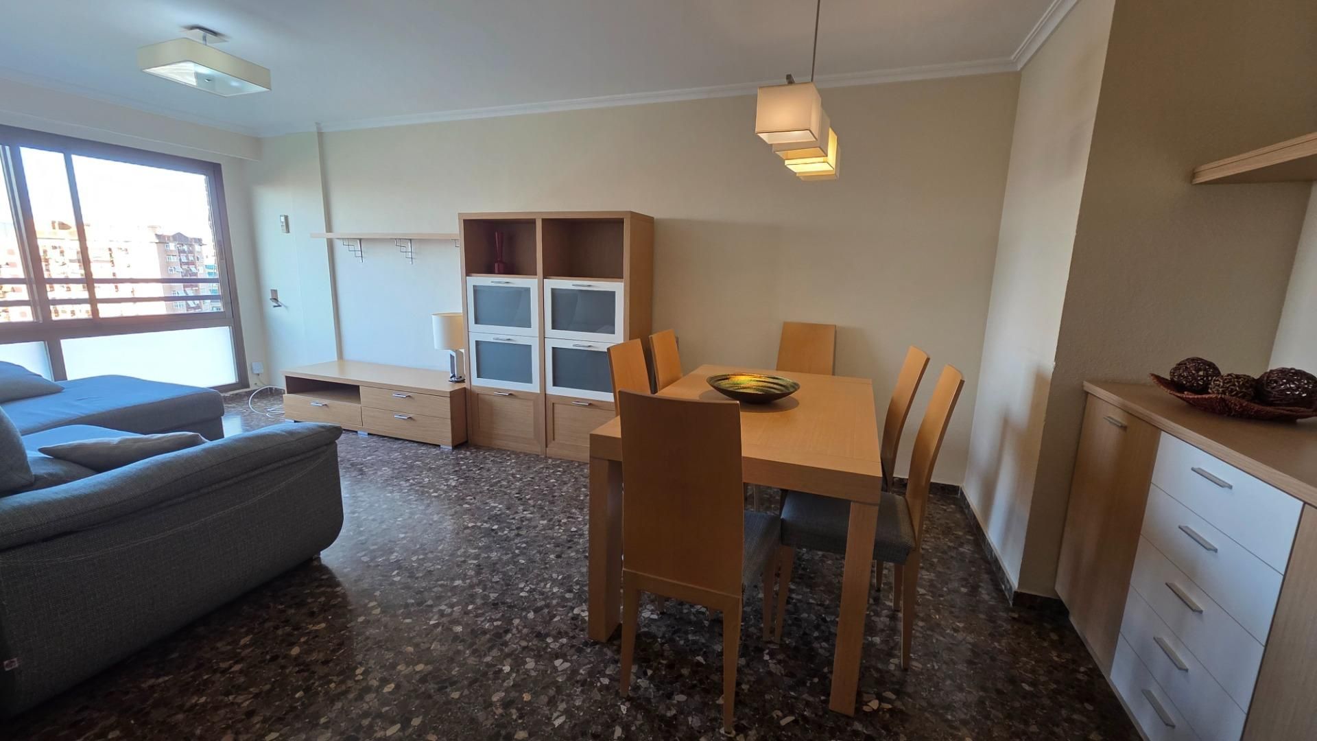 Comedor de Apartamento de alquiler en  Valencia Capital con Aire acondicionado, Calefacción y Balcón