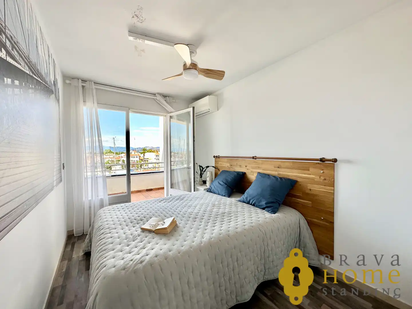 Schlafzimmer von Dachboden zum Verkauf in Empuriabrava mit Klimaanlage, Terrasse und Möbliert