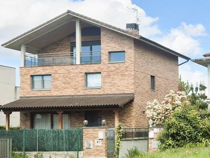 Exterior view of House or chalet for sale in Huarte / Uharte  with Heating, Private garden and Terrace